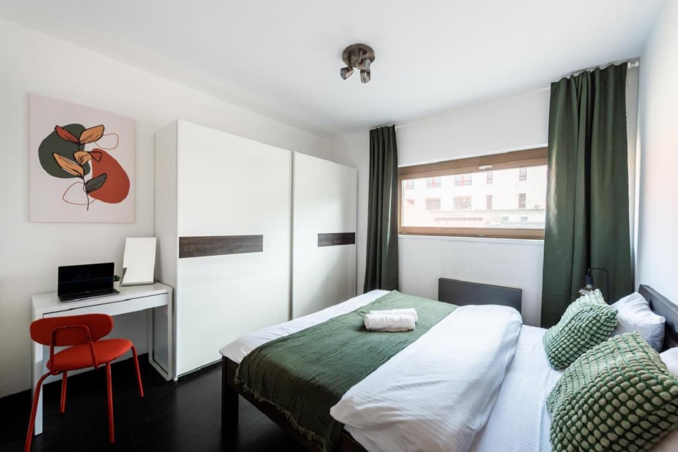 Apartments With Large Balcony, Parking Praag Buitenkant foto
